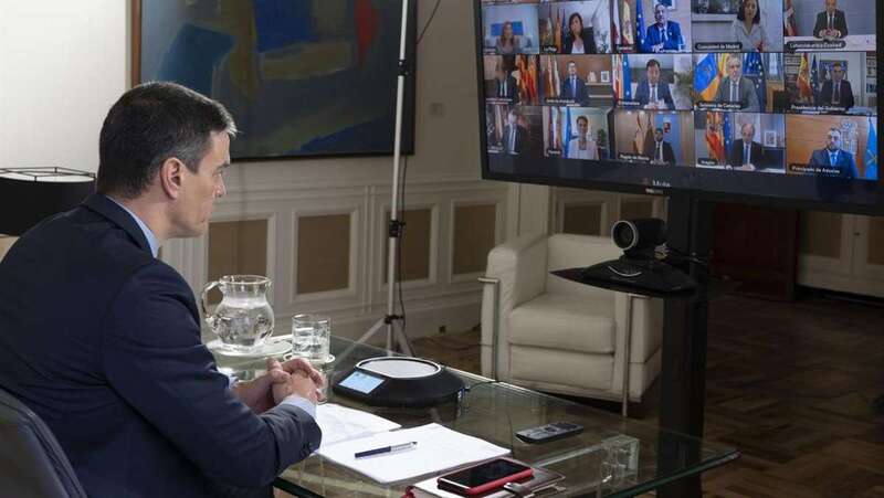 Pedro Sánchez participa en una videoconferencia (Foto TA)